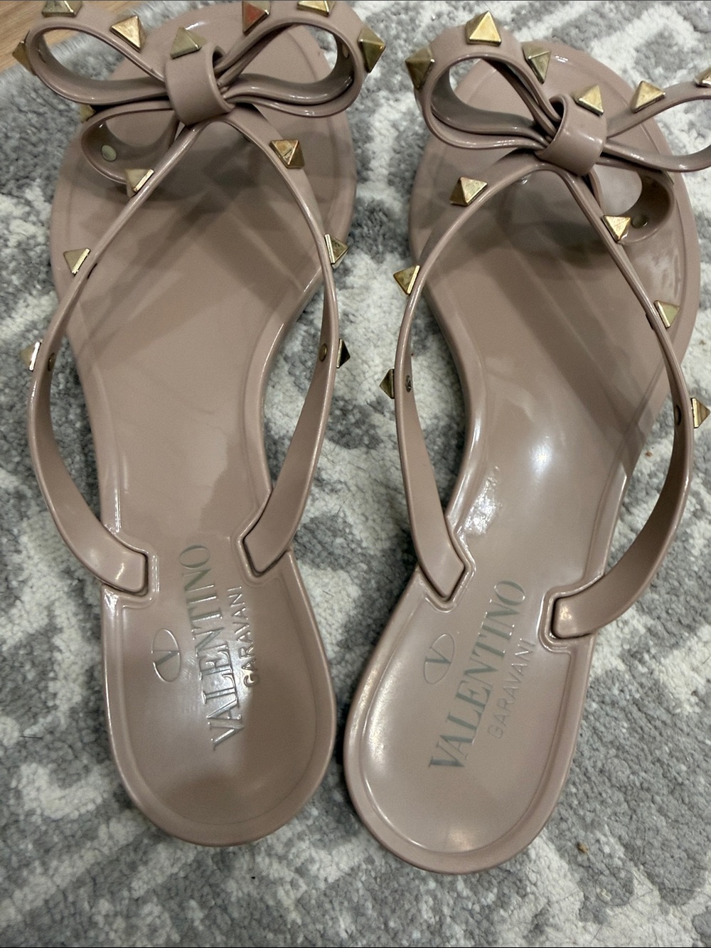 Valentino Garavani Blush Nude Rockstud Bow Jelly Sandals - Picture 5 of 7